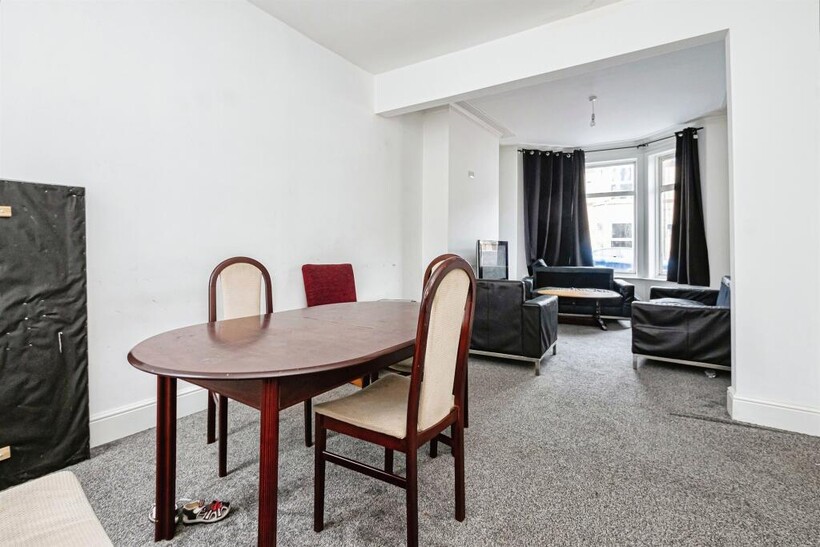Westminster Avenue, Kingston upon... 3 bed end of terrace house to rent - £845 pcm (£195 pw)