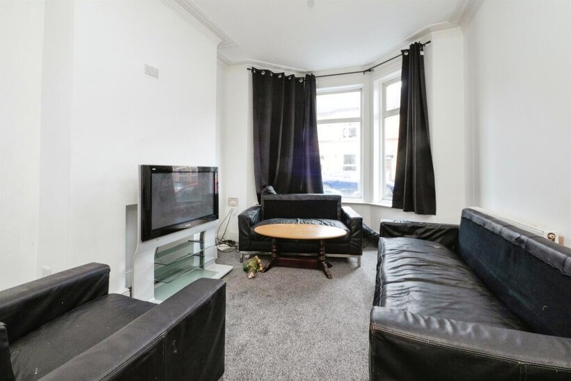 Westminster Avenue, Kingston upon... 3 bed end of terrace house to rent - £845 pcm (£195 pw)