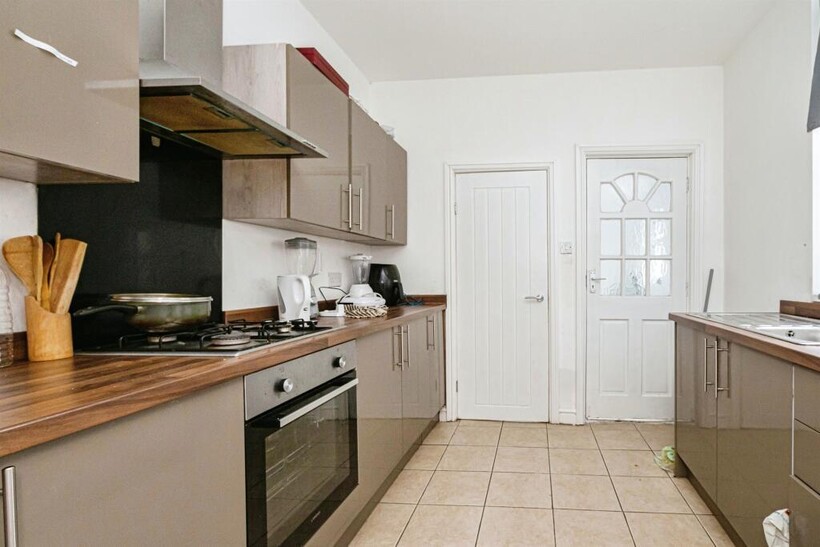Westminster Avenue, Kingston upon... 3 bed end of terrace house to rent - £845 pcm (£195 pw)