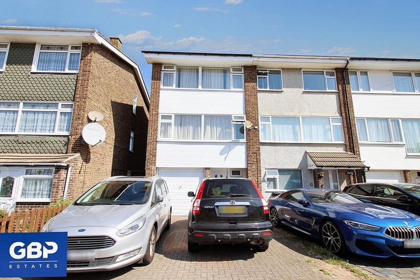 Cowdray Way, Hornchurch, RM12 4 bed end of terrace house to rent - £2,195 pcm (£507 pw)