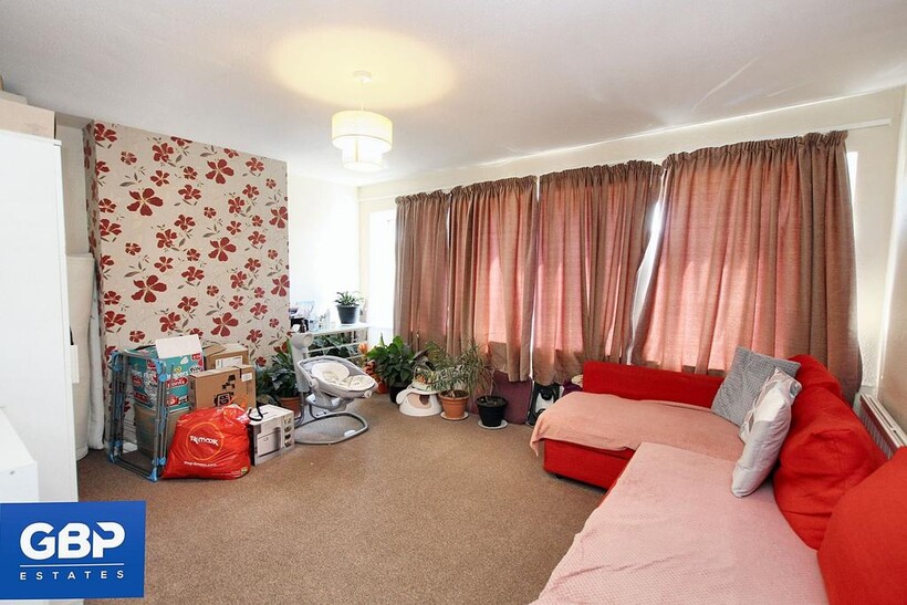 Cowdray Way, Hornchurch, RM12 4 bed end of terrace house to rent - £2,195 pcm (£507 pw)