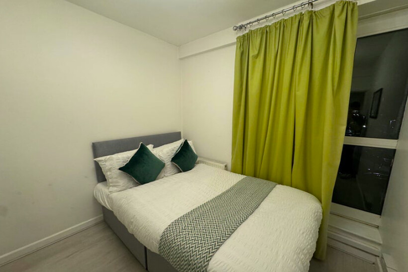 Valley Road, Walsall WS3 6 bed house share to rent - £480 pcm (£111 pw)