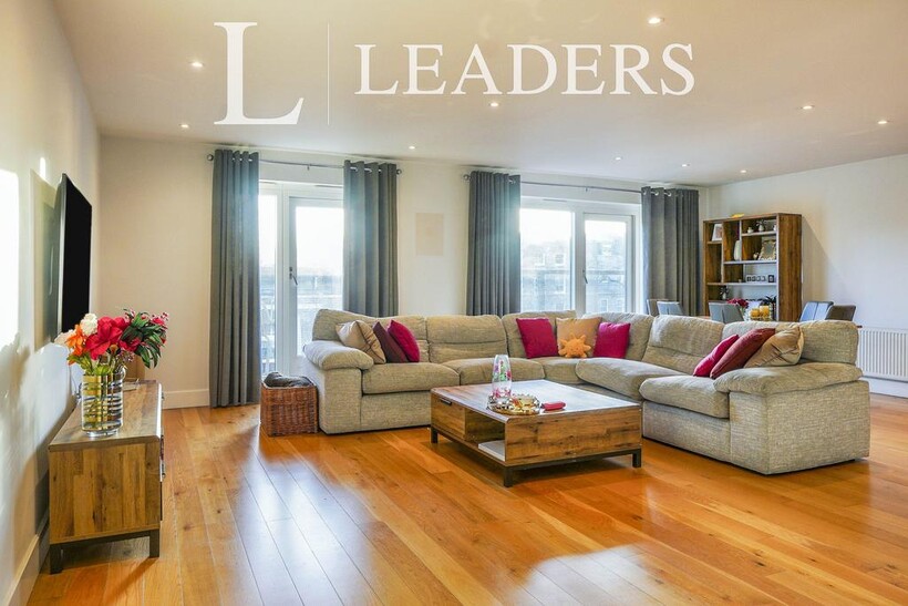 Clapham Road, Clapham SW9 2 bed flat to rent - £3,550 pcm (£819 pw)
