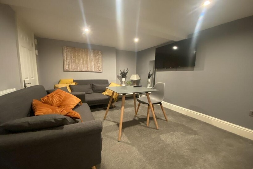 Nottingham NG7 1 bed in a house share to rent - £534 pcm (£123 pw)