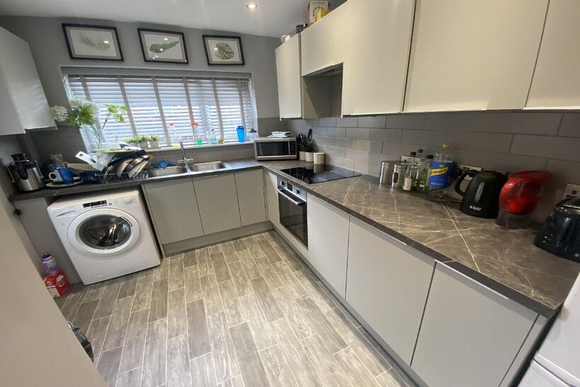 Nottingham NG7 1 bed in a house share to rent - £534 pcm (£123 pw)