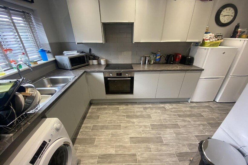 Nottingham NG7 1 bed in a house share to rent - £534 pcm (£123 pw)