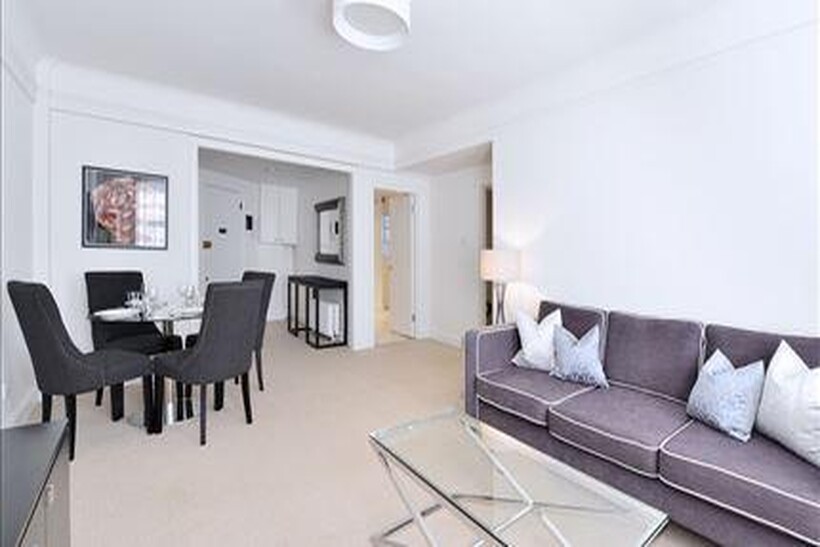 Fulham Road, London SW3 2 bed flat to rent - £4,550 pcm (£1,050 pw)