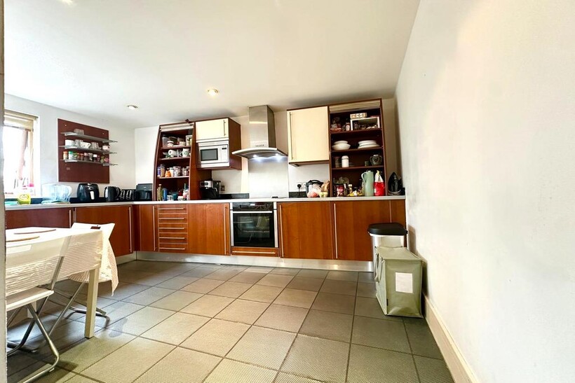 Nova Building, London E14 3 bed apartment to rent - £2,750 pcm (£635 pw)