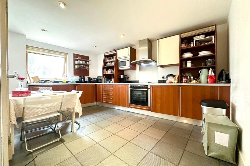 Nova Building, London E14 3 bed apartment to rent - £2,750 pcm (£635 pw)