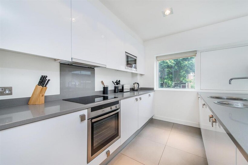 FULHAM ROAD 2 bed apartment to rent - £4,875 pcm (£1,125 pw)
