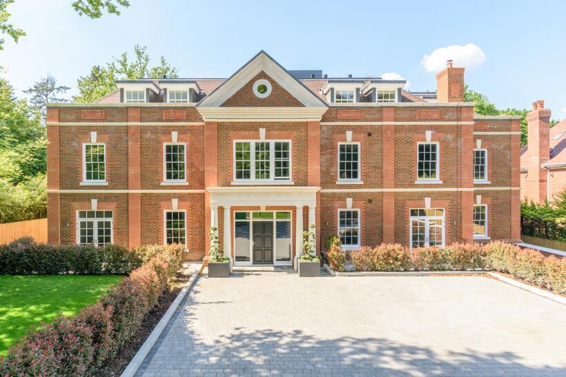 London Road, Ascot SL5 9RY 2 bed apartment to rent - £4,650 pcm (£1,073 pw)