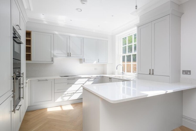 London Road, Ascot SL5 9RY 2 bed apartment to rent - £4,650 pcm (£1,073 pw)