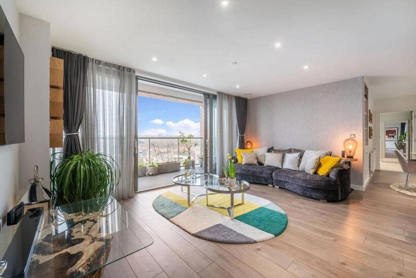 Heritage Tower, Canary Wharf, London... 2 bed flat to rent - £4,600 pcm (£1,062 pw)