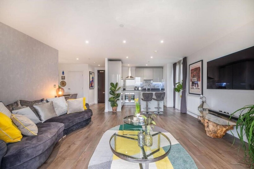 Heritage Tower, Canary Wharf, London... 2 bed flat to rent - £4,600 pcm (£1,062 pw)