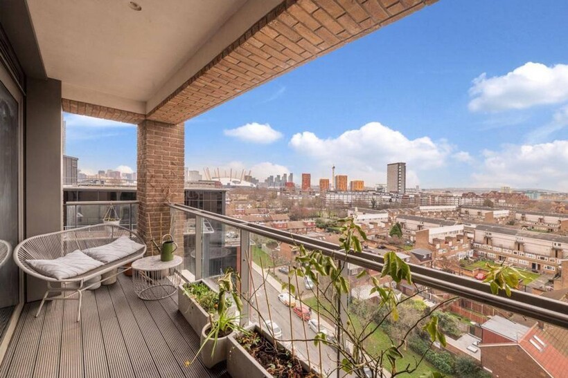 Heritage Tower, Canary Wharf, London... 2 bed flat to rent - £4,600 pcm (£1,062 pw)