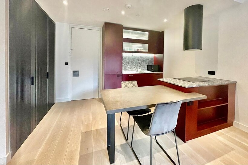 Viaduct Gardens, London SW11 1 bed apartment to rent - £3,245 pcm (£749 pw)