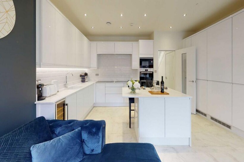 Rannoch Road, London W6 5 bed house to rent - £7,800 pcm (£1,800 pw)