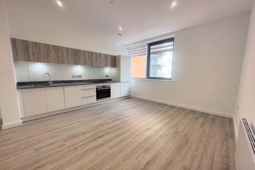 Normandy House, Basingstoke RG21 2 bed apartment to rent - £1,425 pcm (£329 pw)