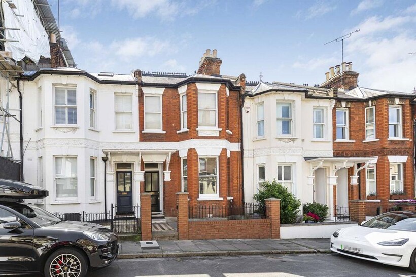 The Vineyard, Richmond TW10 3 bed house to rent - £4,750 pcm (£1,096 pw)
