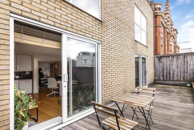 Holloway Road, Islington, N7 1 bed apartment to rent - £2,535 pcm (£585 pw)