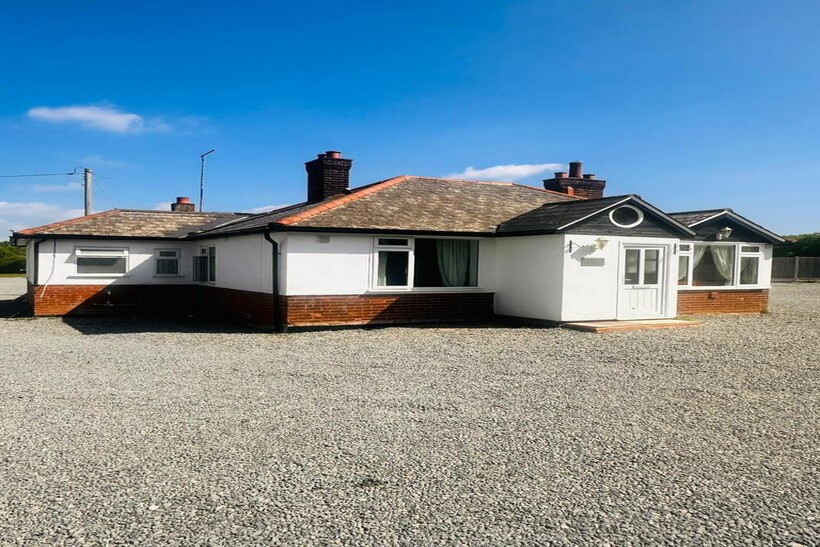 Burton End CM24 1 bed in a house share to rent - £675 pcm (£156 pw)