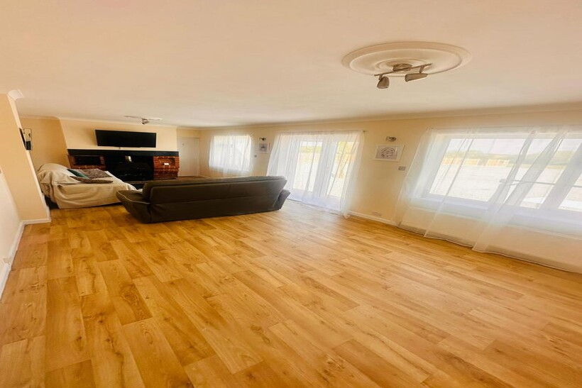 Burton End CM24 1 bed in a house share to rent - £675 pcm (£156 pw)