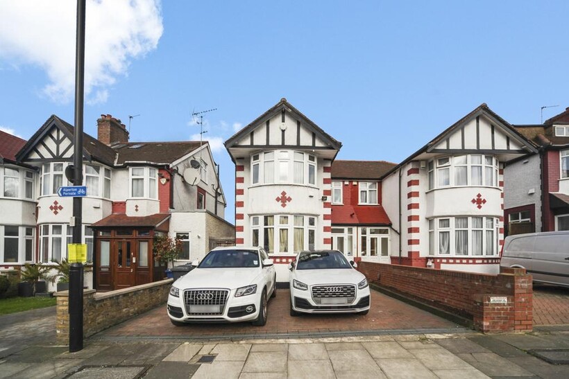 Priory Gardens, London, W5 3 bed semi-detached house to rent - £3,200 pcm (£738 pw)