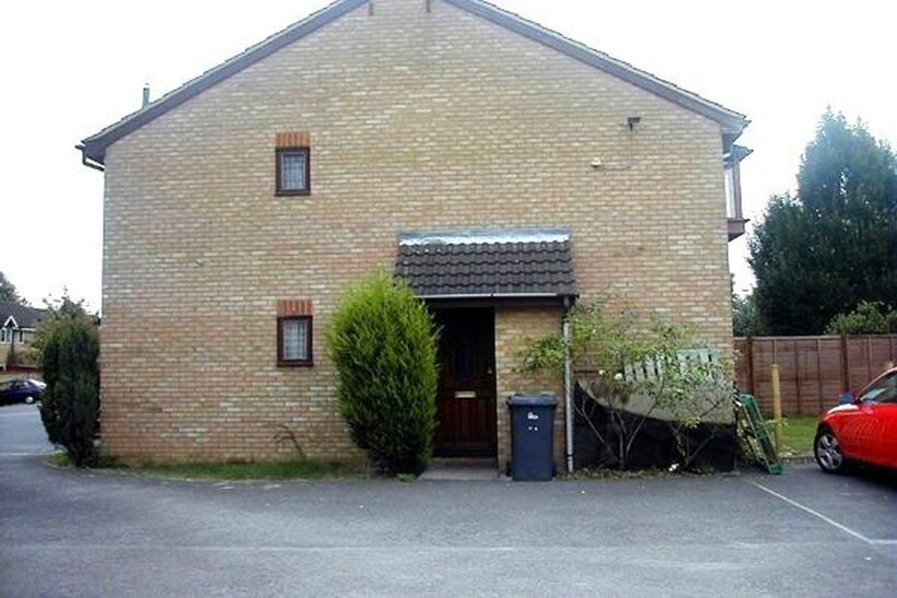 Bader Gardens, Slough SL1 1 bed house to rent - £1,225 pcm (£283 pw)