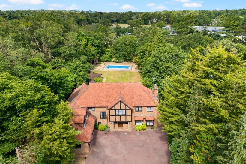 The Barton, Cobham, KT11 5 bed property to rent - £9,000 pcm (£2,077 pw)