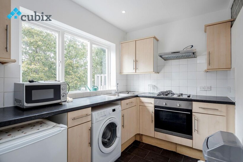 Deptford High Street, London SE8 3 bed maisonette to rent - £2,899 pcm (£669 pw)