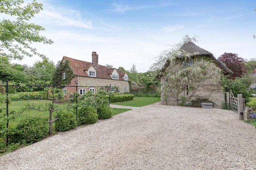 Little Haseley, Oxfordshire OX44 4 bed detached house to rent - £4,750 pcm (£1,096 pw)