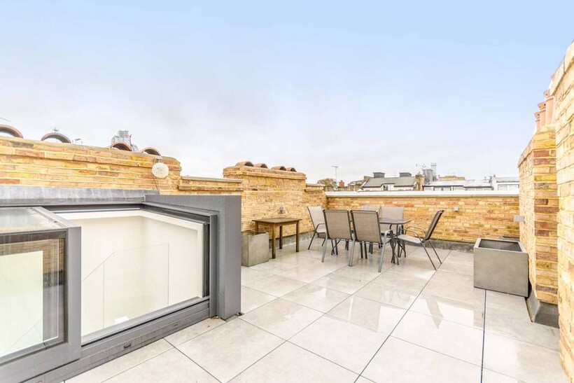 St Peters Street, Angel, London, N1 3 bed house to rent - £6,250 pcm (£1,442 pw)
