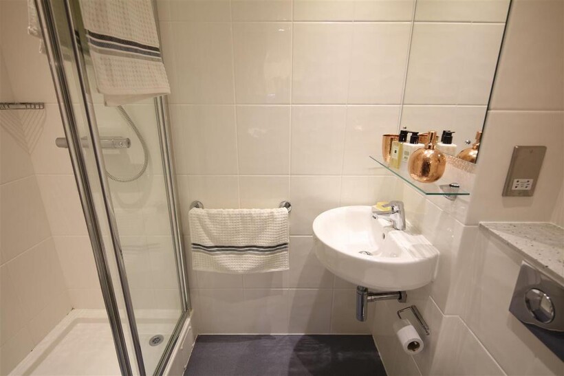 En Suite 1.JPG