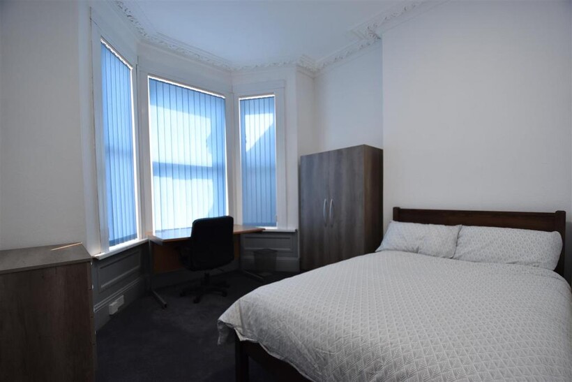Bedroom 1.JPG