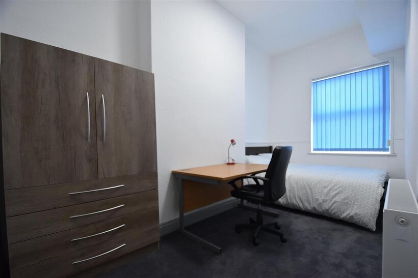 Bedroom 2.JPG