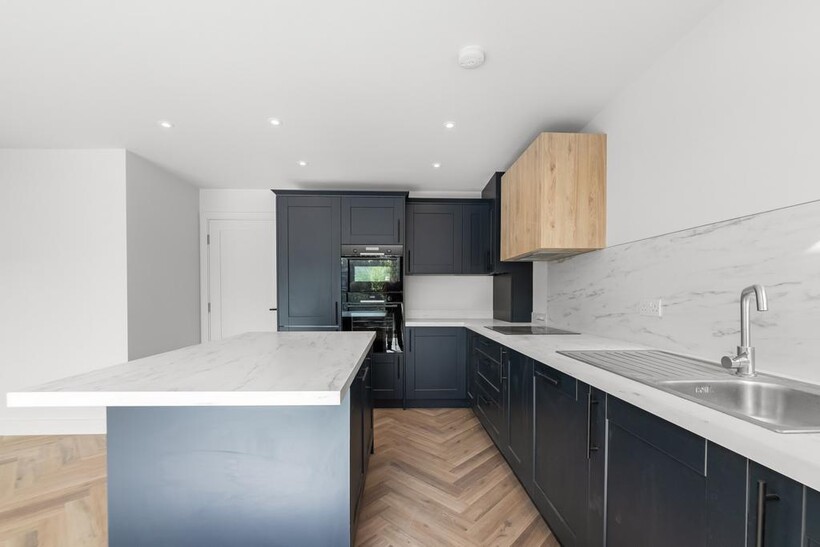 Underhill Road, London, SE22 2 bed apartment to rent - £2,650 pcm (£612 pw)