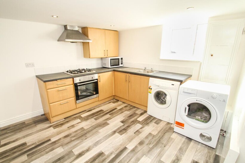 BILLS INCLUDED - Thornville Street... 4 bed terraced house to rent - £1,976 pcm (£456 pw)