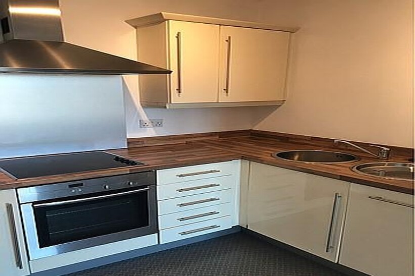 Cameronian Square, Gateshead NE8 2 bed flat to rent - £770 pcm (£178 pw)