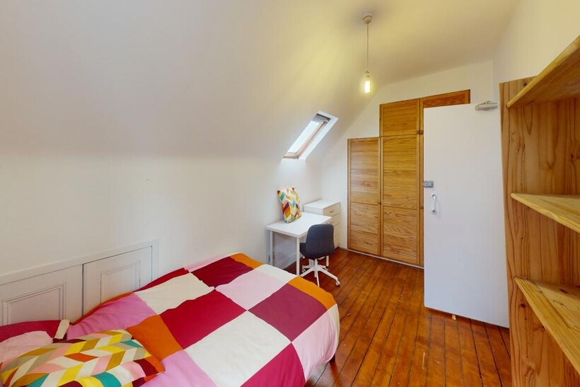 18-Premier-Rd-Bedroom (5)