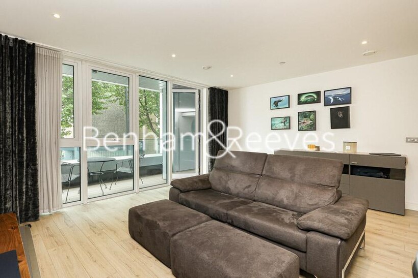 Glenthorne Road,  Hammersmith W6 2 bed apartment to rent - £3,800 pcm (£877 pw)