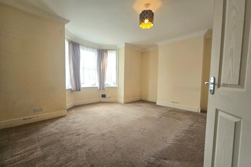 Harold Road, Shirley 2 bed semi-detached house to rent - £1,175 pcm (£271 pw)