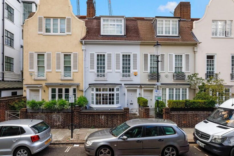 Burnsall Street, London, SW3 3 bed terraced house to rent - £10,400 pcm (£2,400 pw)