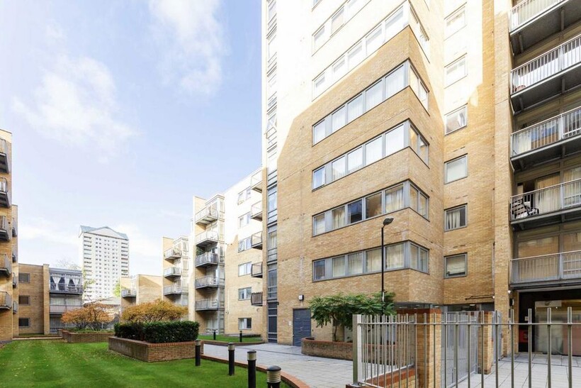 Cassilis Road, London E14 3 bed flat to rent - £3,198 pcm (£738 pw)