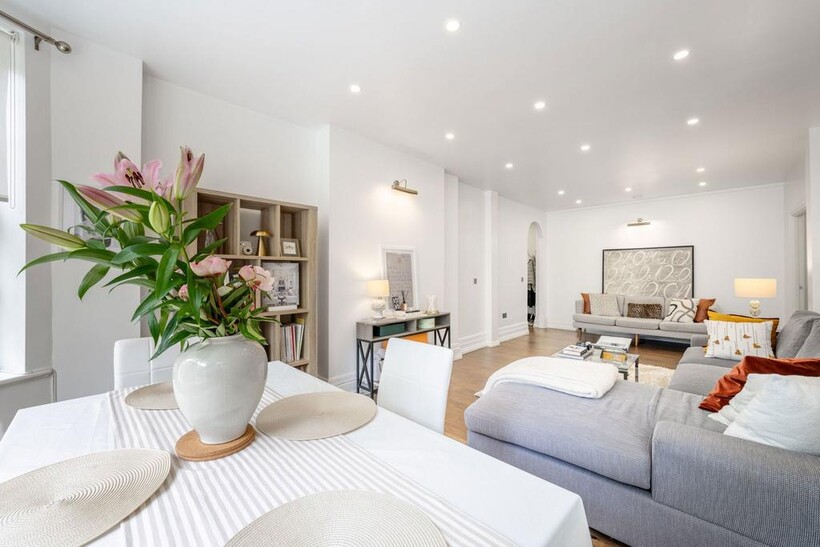Grove End Road, London NW8 2 bed flat to rent - £5,850 pcm (£1,350 pw)