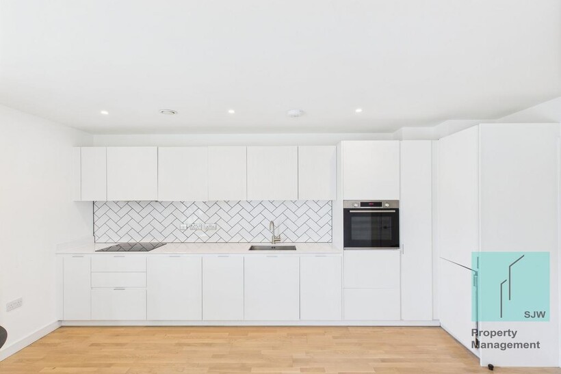 Greenleaf Walk, Southall UB1 1 bed apartment to rent - £1,590 pcm (£367 pw)