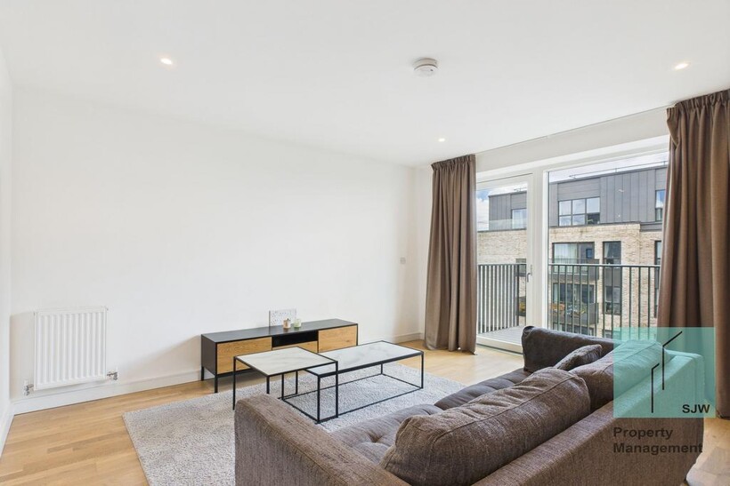 Greenleaf Walk, Southall UB1 1 bed apartment to rent - £1,590 pcm (£367 pw)