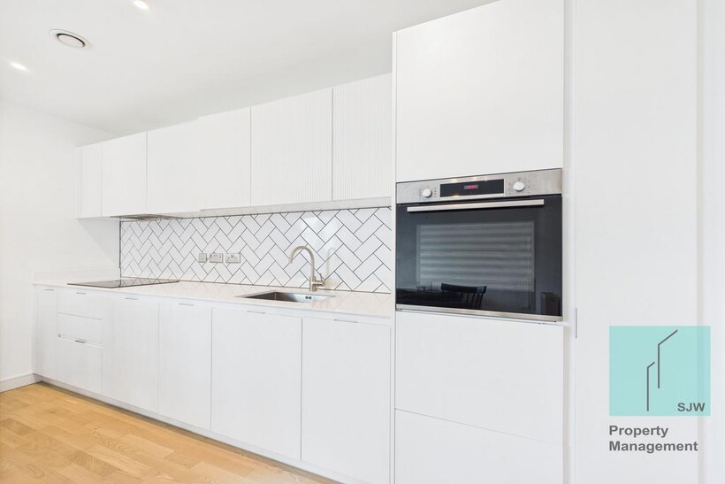 Greenleaf Walk, Southall UB1 1 bed apartment to rent - £1,590 pcm (£367 pw)