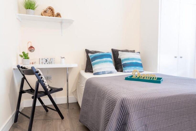 A beautifully designed double bedroom featuring...