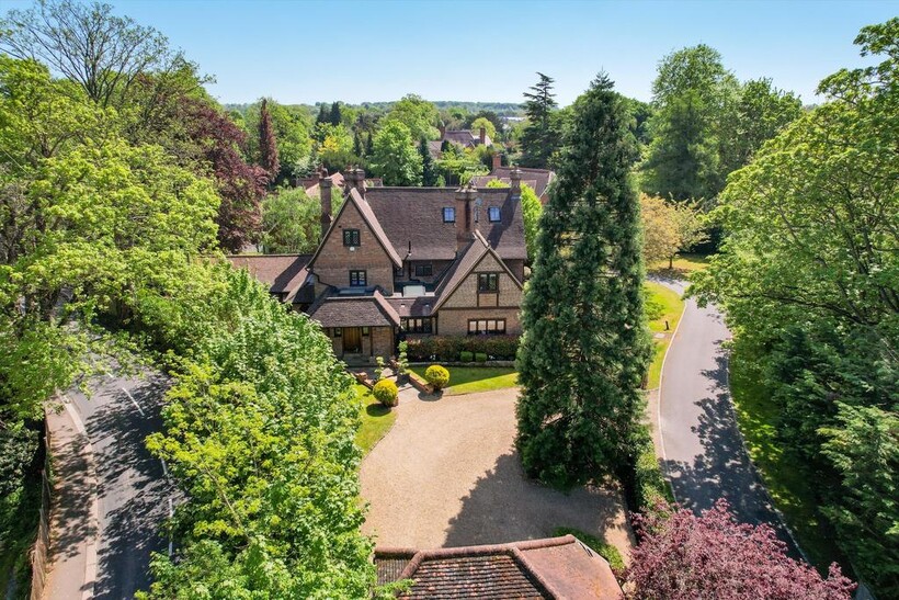 Fyfield Close, Epsom, Surrey, KT17 5 bed detached house to rent - £11,000 pcm (£2,538 pw)