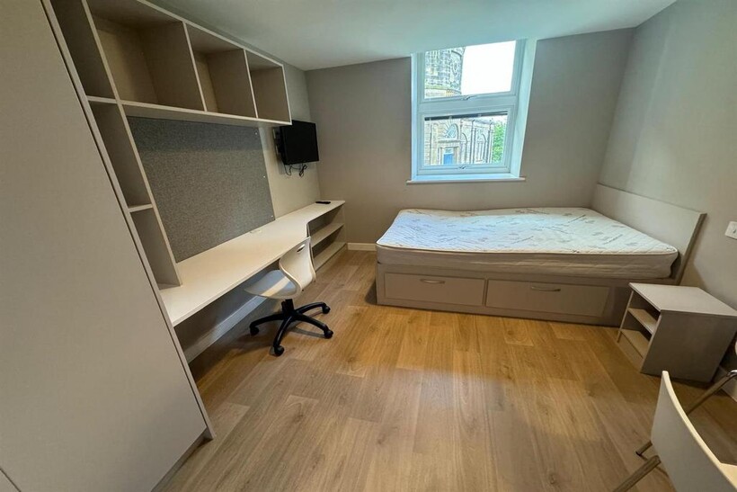 Tyne Bridge standard studio bed and desk space chu